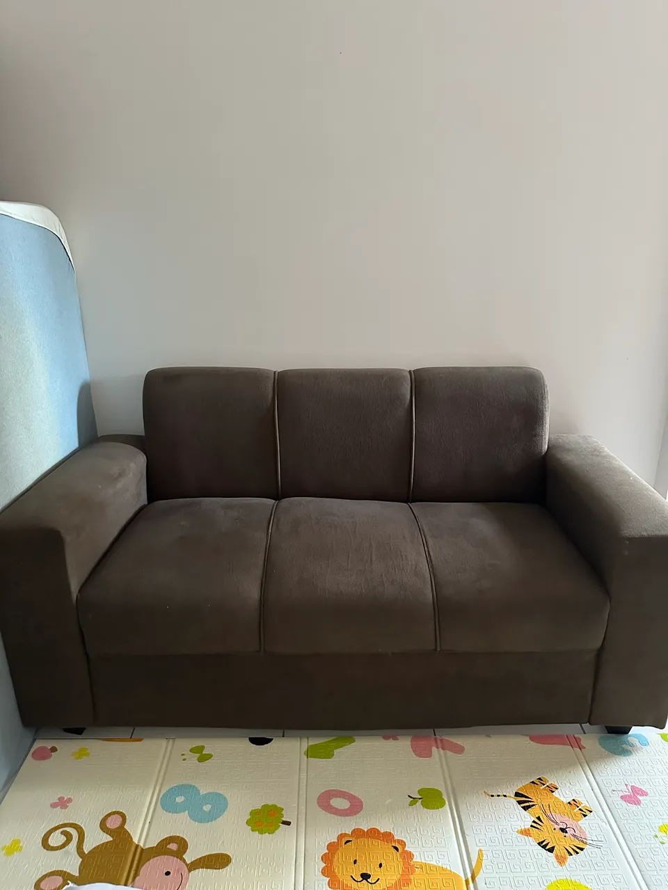 Sofá 3 lugares em suede - Foto 2