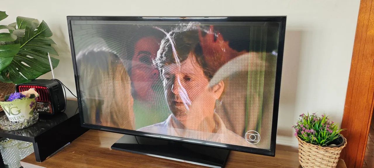 TV samsung 39 polegadas Full HD COM LINHAS HORIZONTAIS TELA - Foto 3