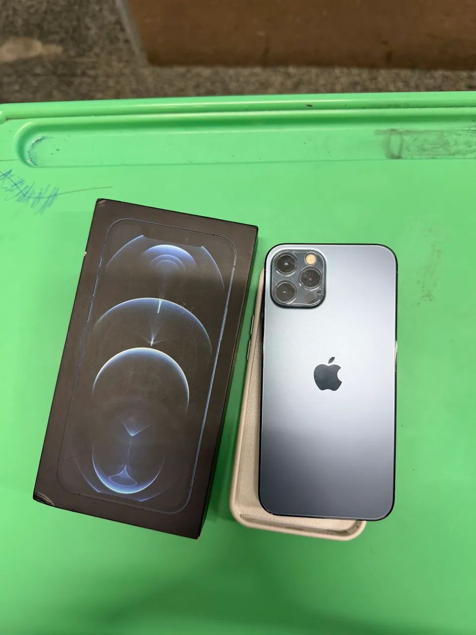 Iphone 12 Pro 256g azul bateria 85% - Celulares e Smartphones