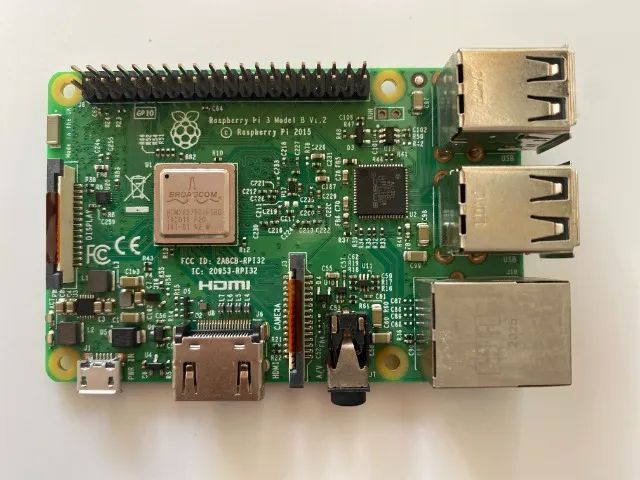 Placa Raspberry Pi3 model B +    