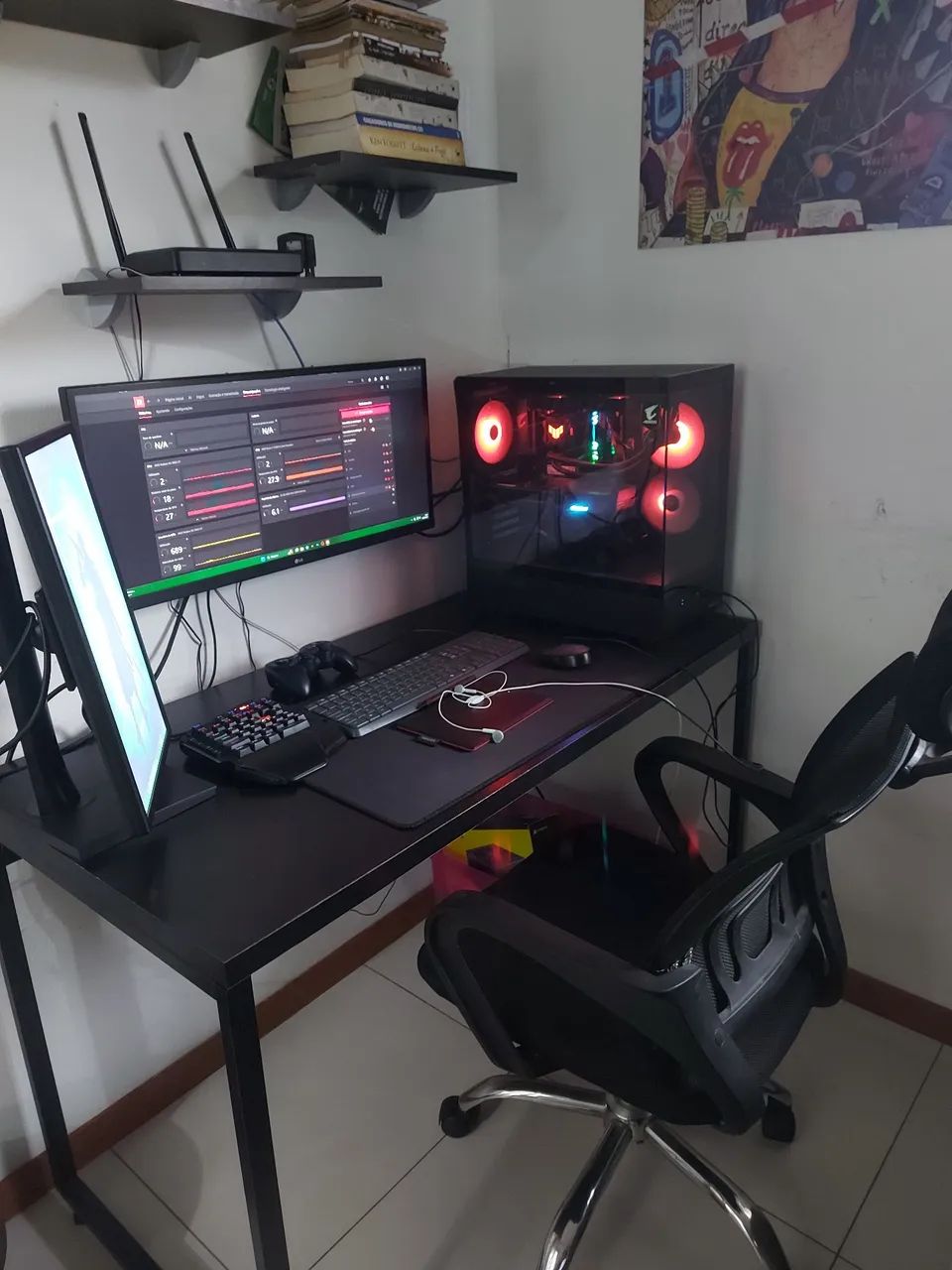 Setup Completo (PC Gamer + Monitores + Periféricos + Mobília) - Ryzen 7 5700X e RX 9060 XT