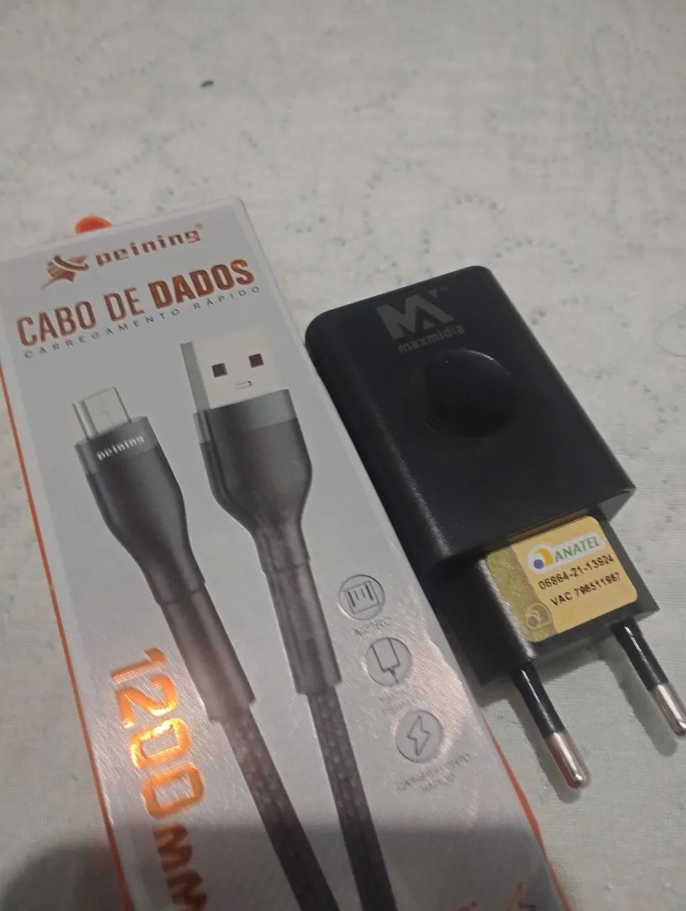 Carregador micro USB novo