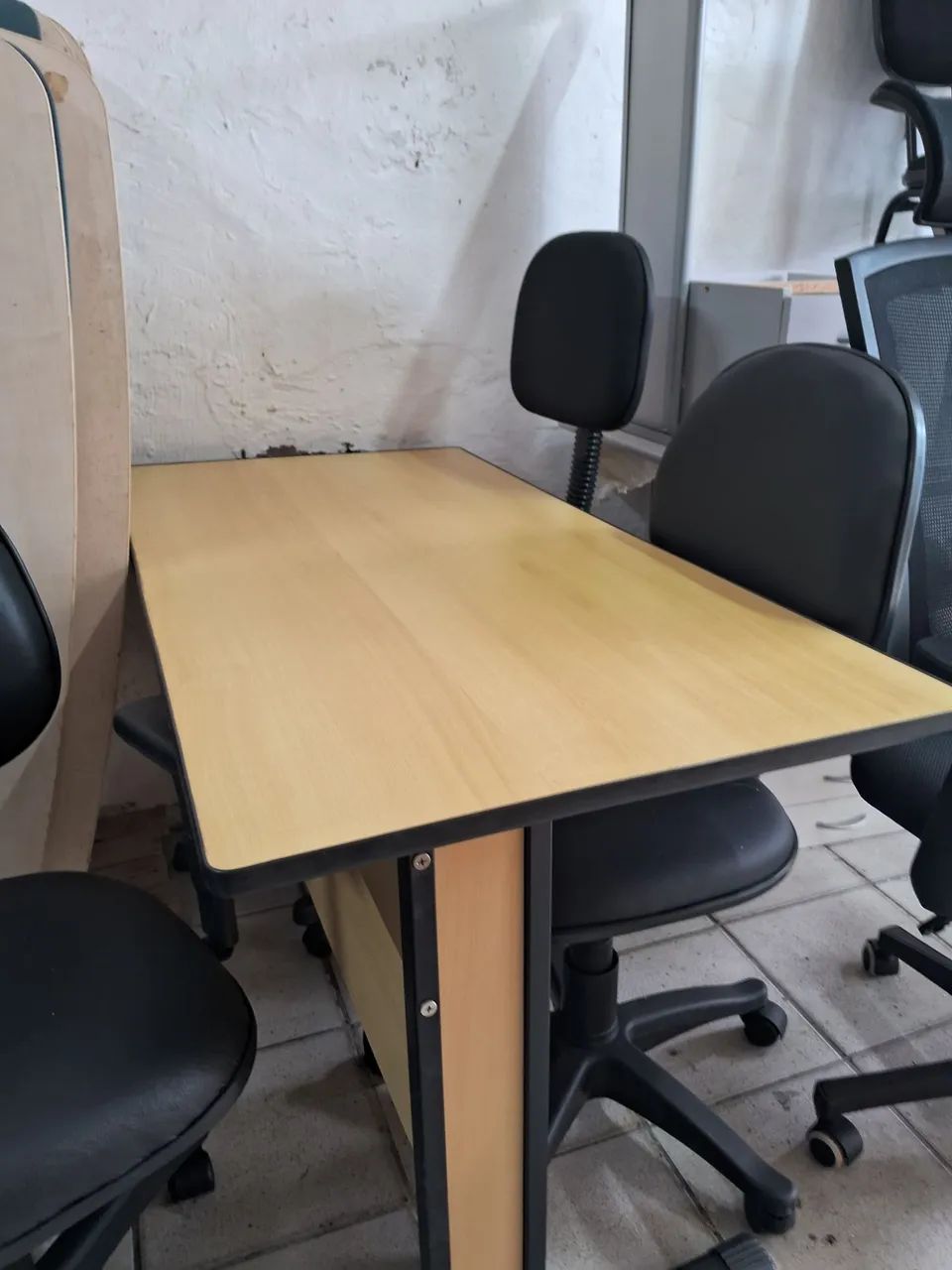 Mesa de 1.20x0.60.x0.75 sem gavetas