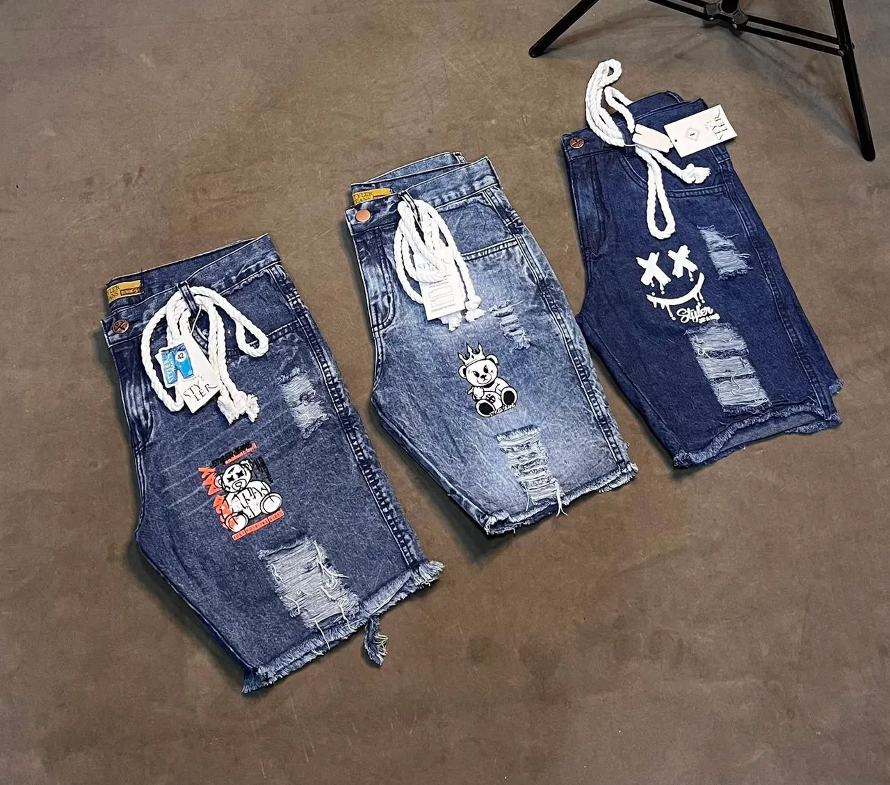 Bermudas Jeans com cordinha reguladora 