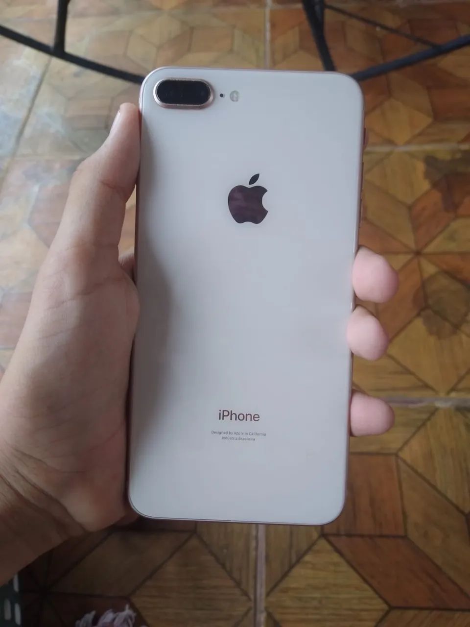 iPhone 8 Plus sem nenhum defeito bateria 100% sem nenhum trinco 550 - Foto 2