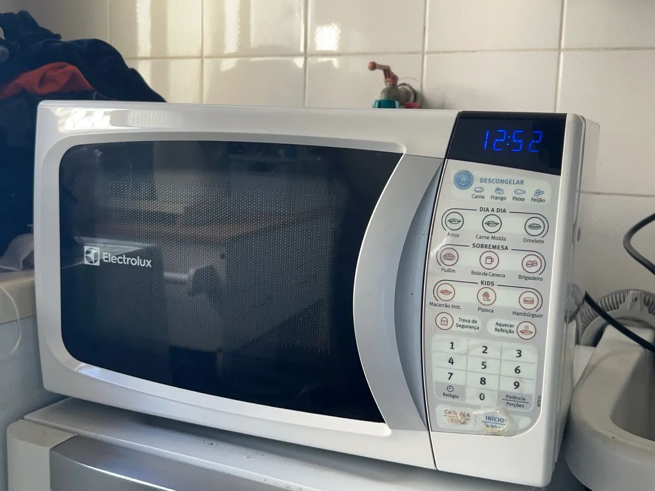 Microondas 20 L Electrolux com Menu Kids e Gourmet - Ótimo Estado - Foto 2