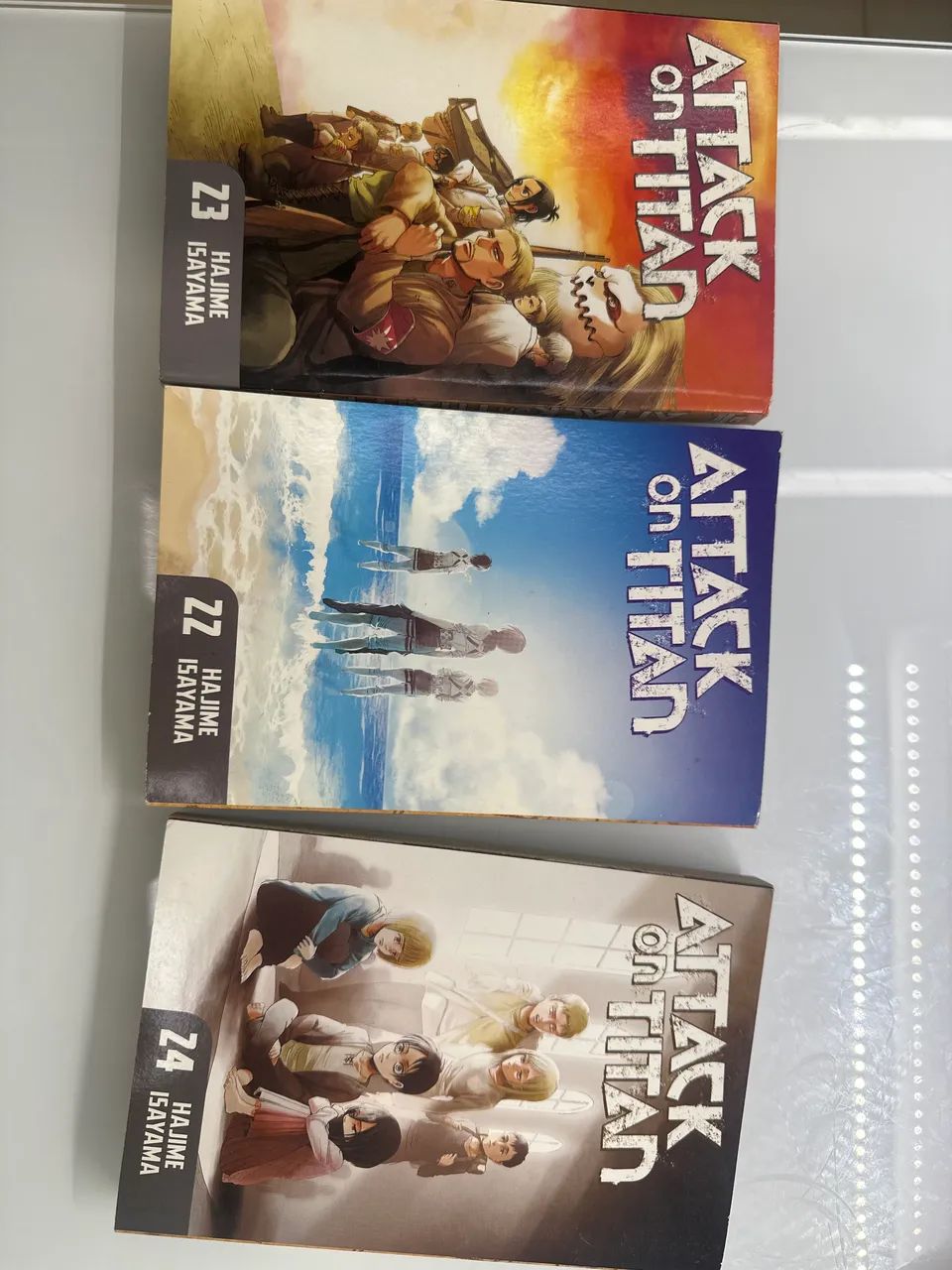 3 mangas Attack on Titans: volume 22, 23 e 24 - em inglês 