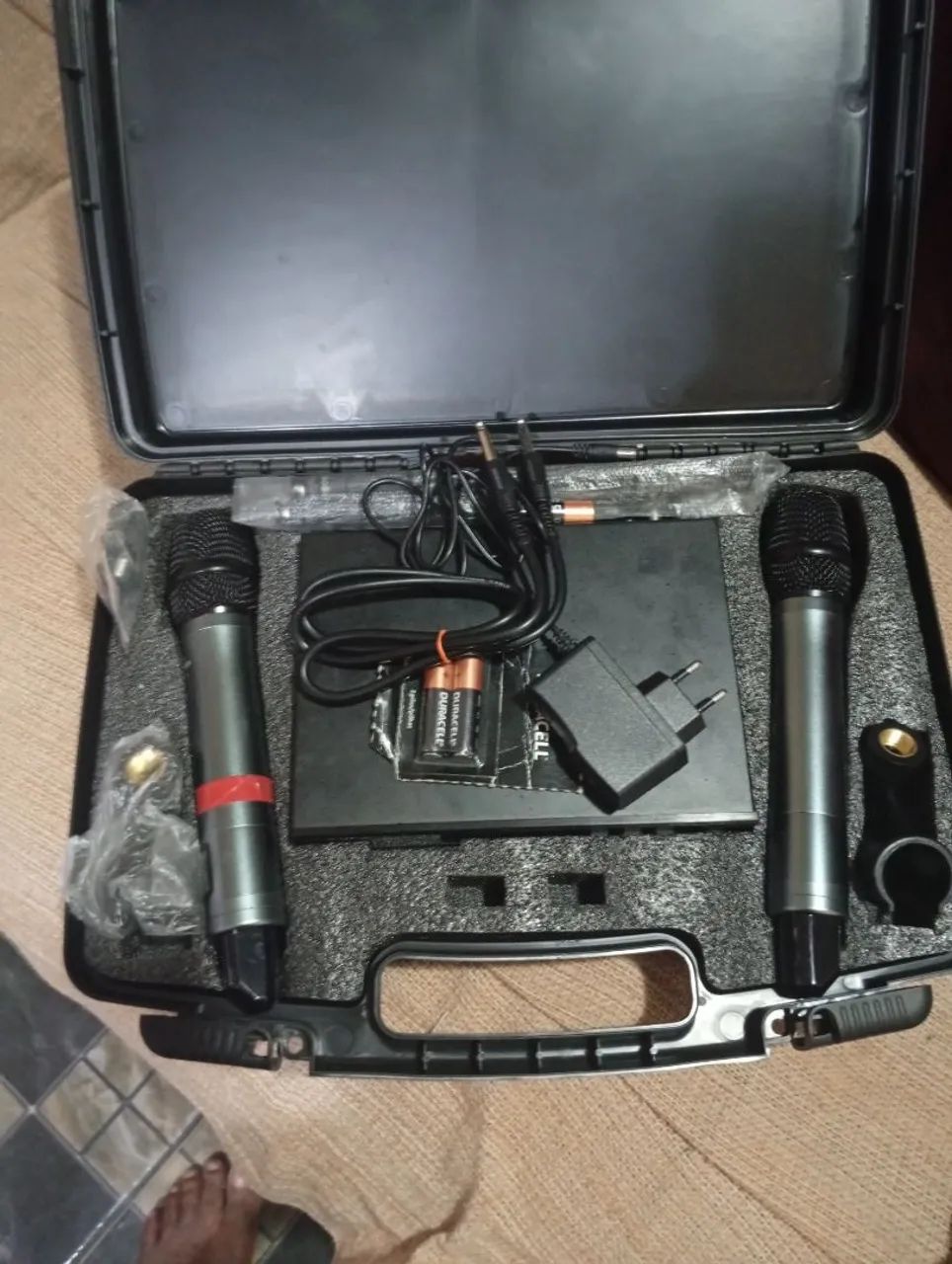 Vendo um microfone profissional sem fio duplo 