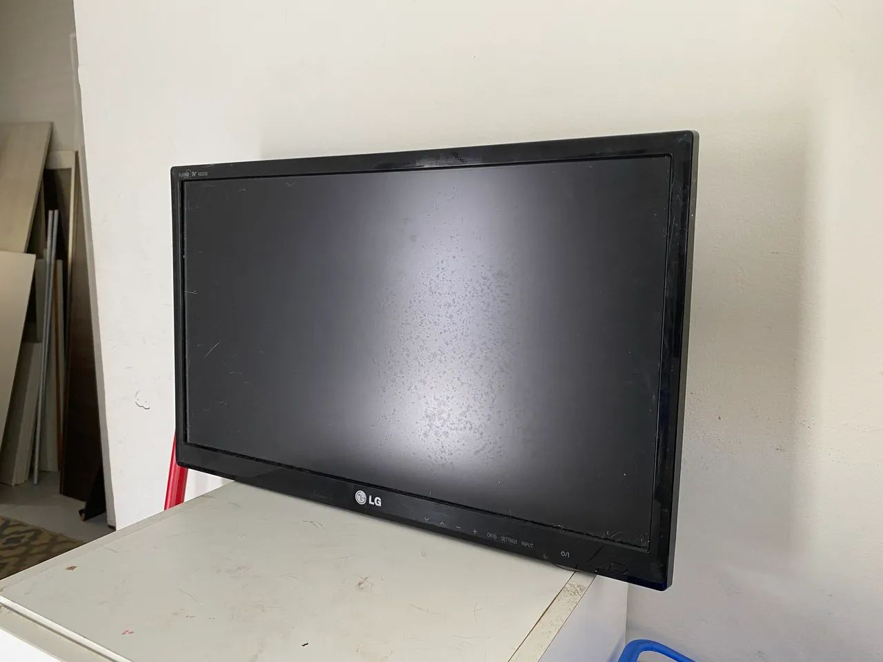 LG monitor TV LED 21,5 polegadas