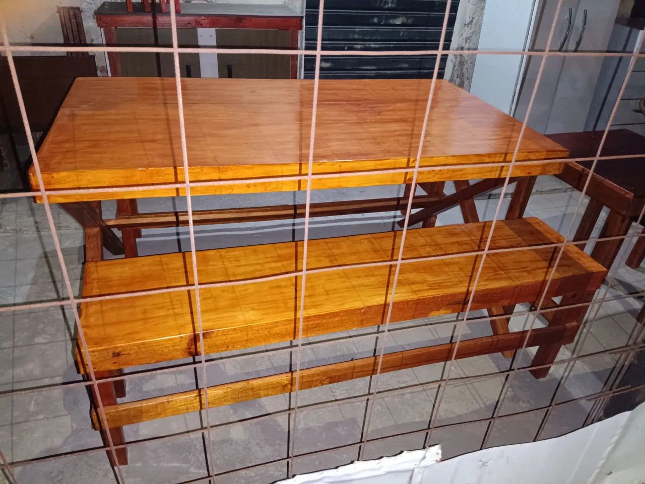 Mesa rustica em pinus com bancos
