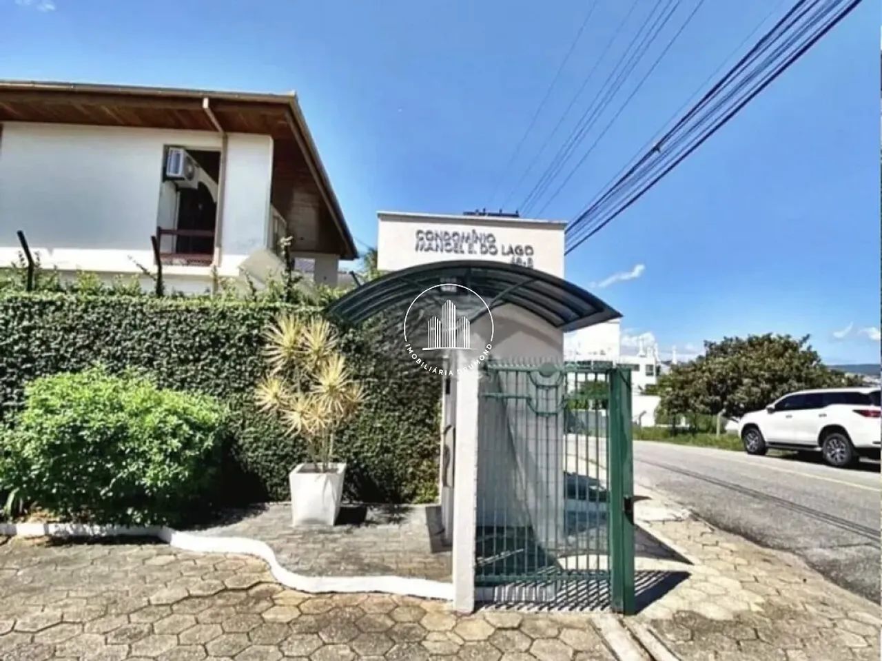 Casa com 4 Suítes em Condomínio Fechado 270m² - Coqueiros - EST