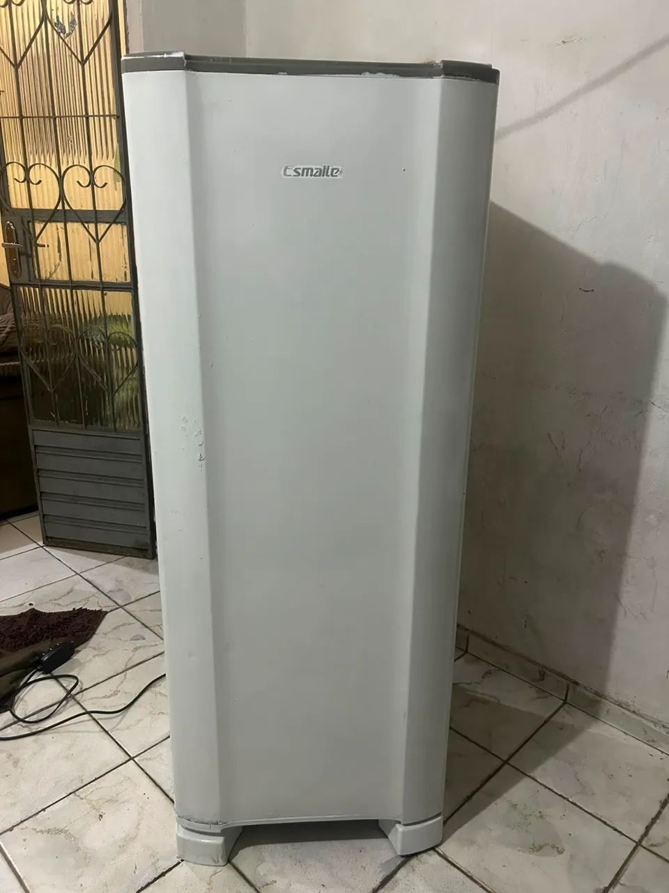 Geladeira esmaltec (Frete grátis)