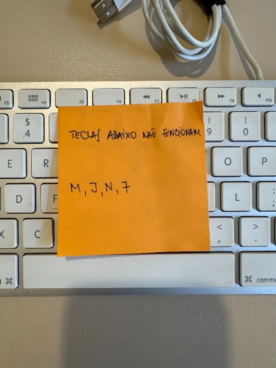 Teclado Apple QWERTY Inglês internacional cor branco (USADO) - Foto 5