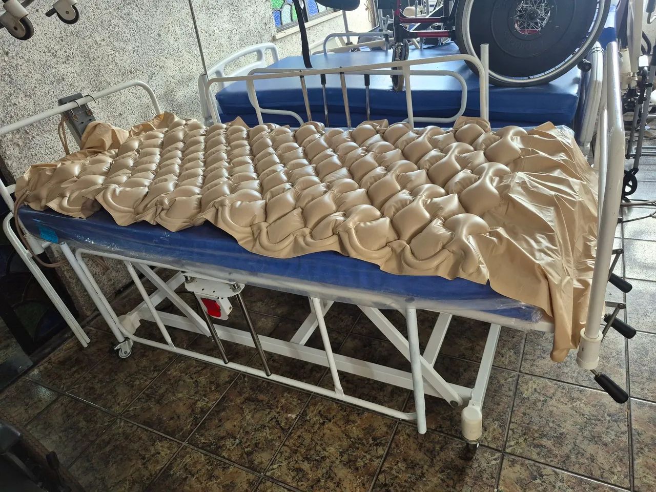 Cama hospitalar  3 manivelas - Foto 4
