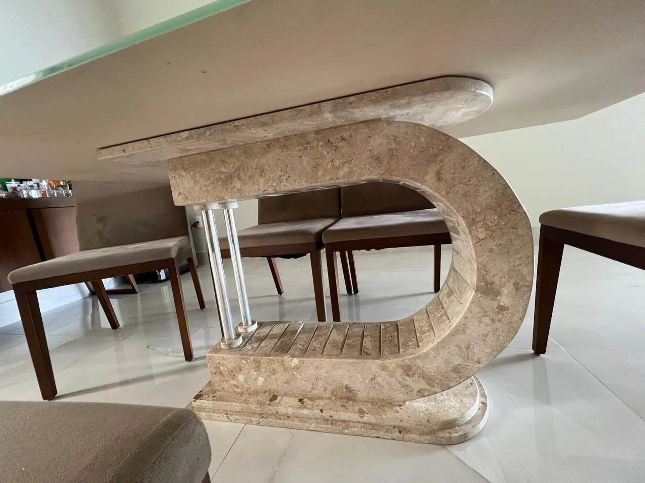 VENDO MESA DE JANTAR COM CADEIRAS - Foto 2