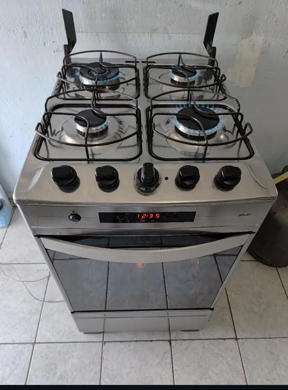 Fogão Brastemp de inox 4 bocas automático em ótimo estado possuem luz no forno pra sair hj - Foto 3