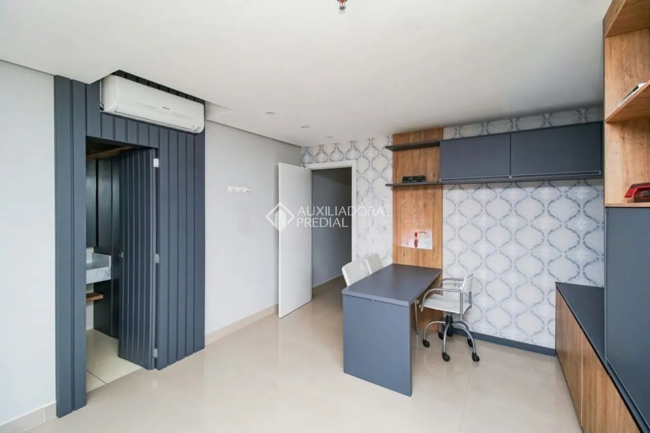 SALA DE 35m² COM MÓVEIS PLANEJADOS SPLIT E VAGA DE GARAGEM ESCRITURADA