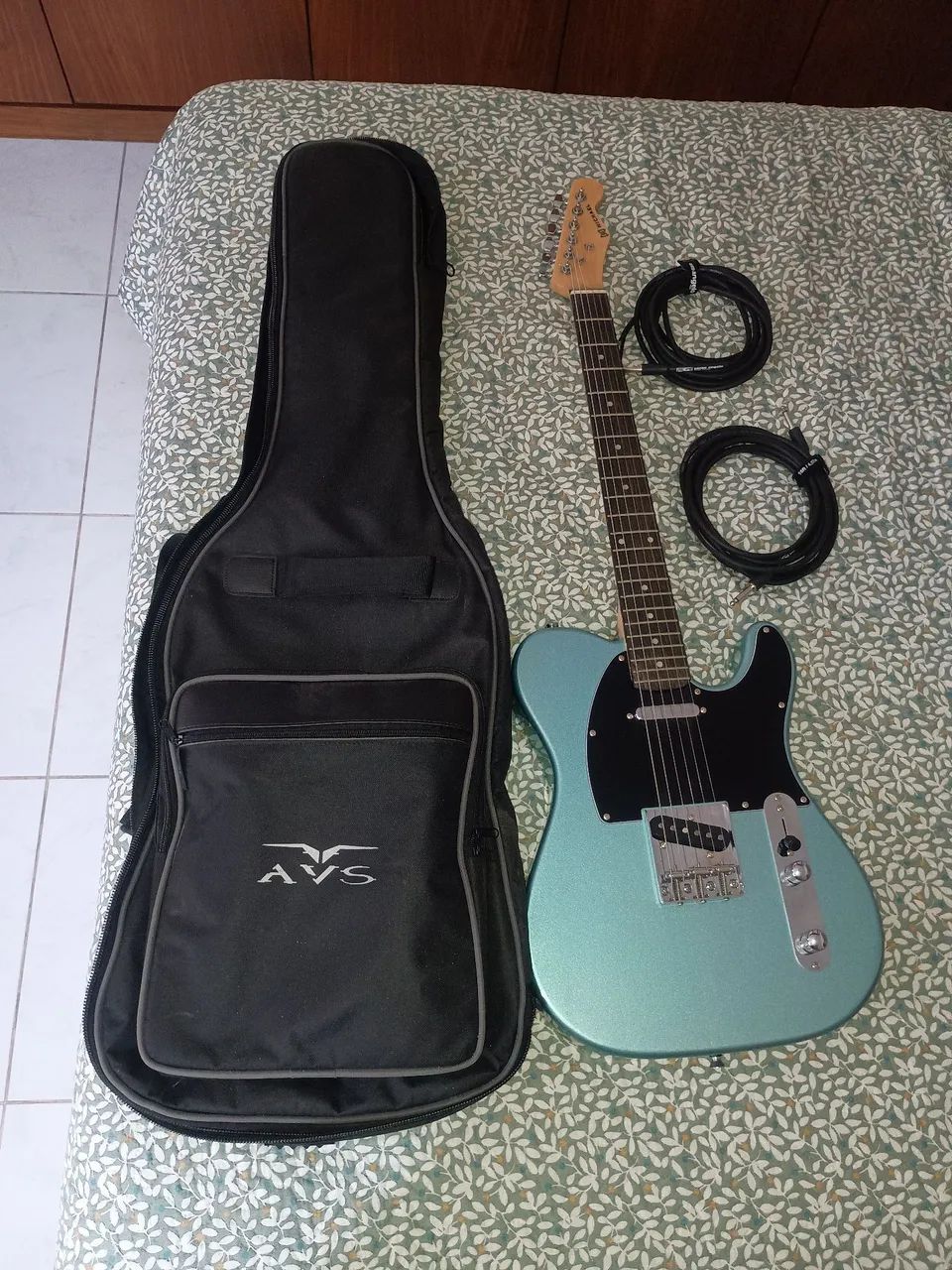 Guitarra Michael com capa e cabos  - Foto 2