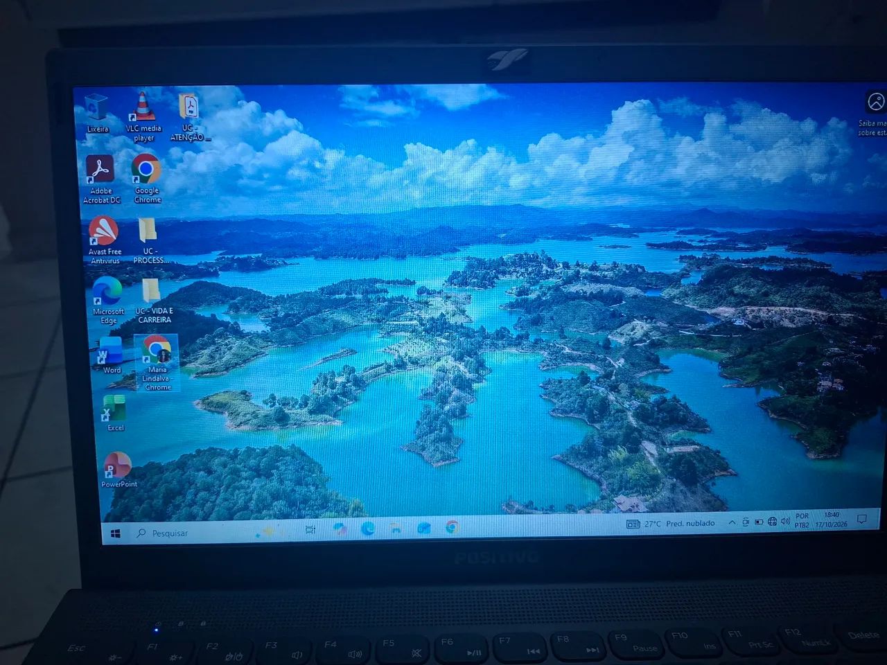 Notebook ótimo para estudar, bem conservado já com alguns programas Word, Excel..etc