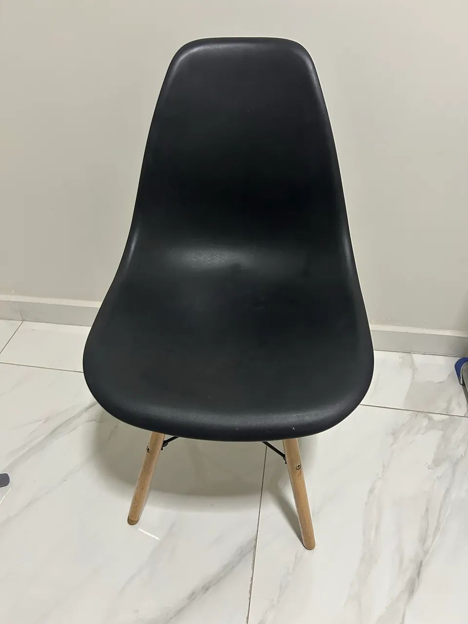 Cadeira Eames semi nova
