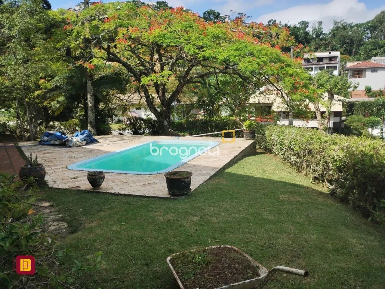 Casa em condomínio fechado ao lado da UFSC