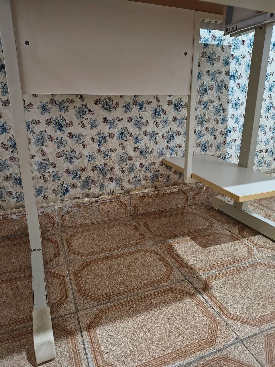 Mesinha de estudos - Foto 3