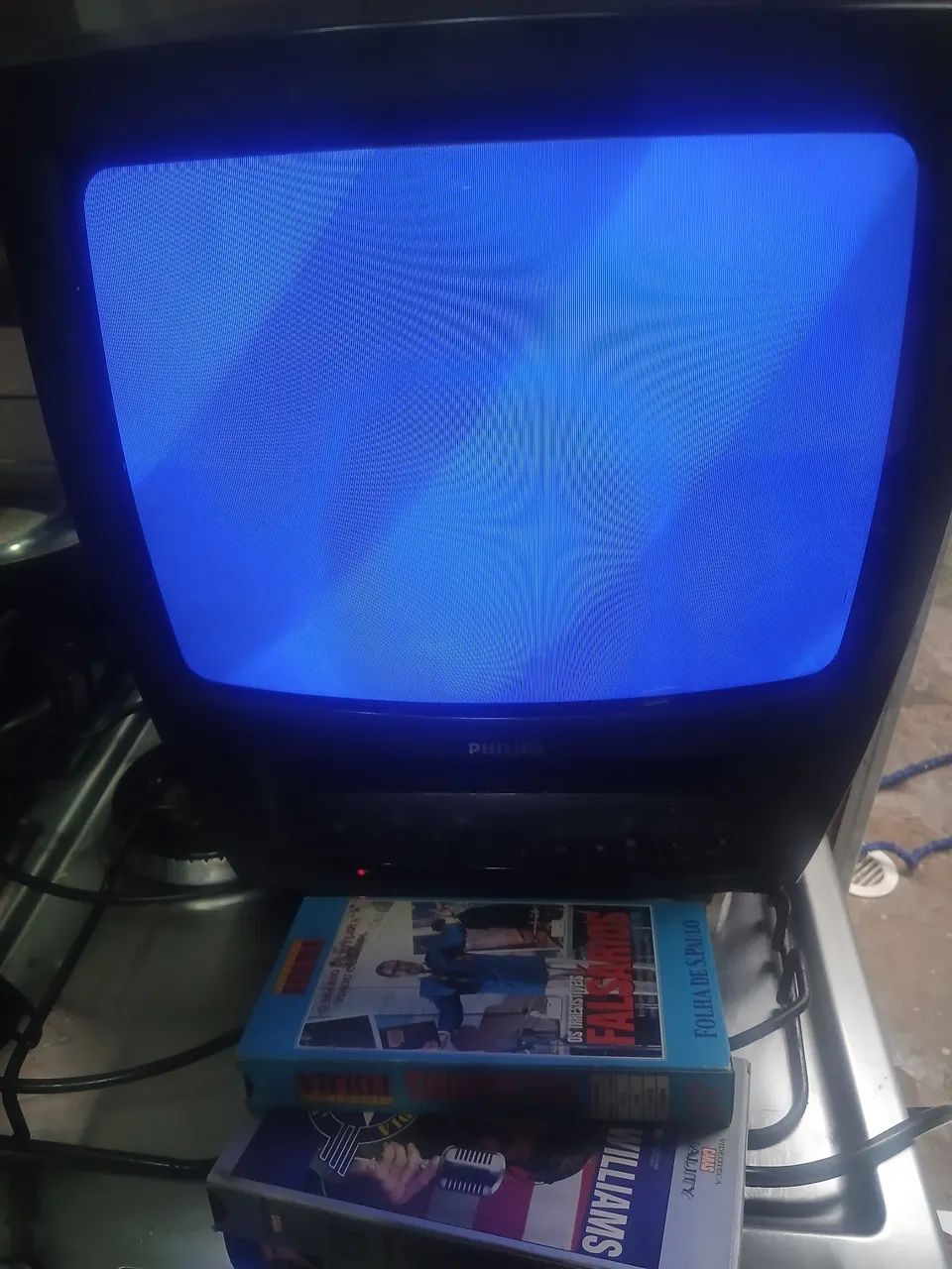 TV 14 polegadas com k7 integrado 