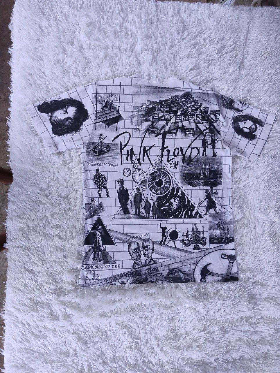 Camiseta Pink Floyd Tamanho M - Foto 2