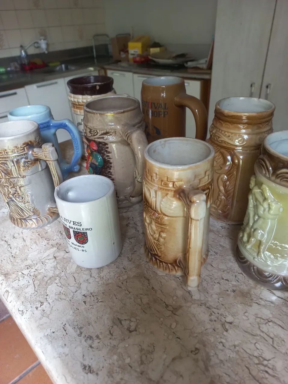 Antigas canecas de chopp