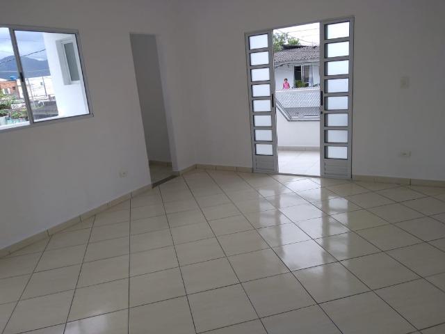 Casa de três dormitórios e sacada - Foto 14