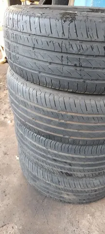 Pneu aro 17 medida 205/55/17meia vida 120 reais cada um .