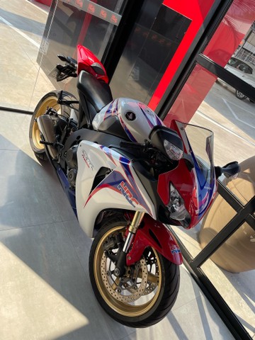 CBR FIREBLADE HRC TRICOLOR COM APENAS 6.000KM