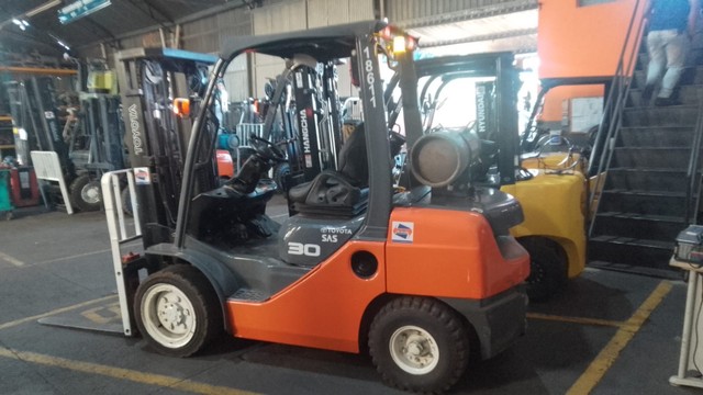 Empilhadeira Toyota 8FG30 3t 4m 2018