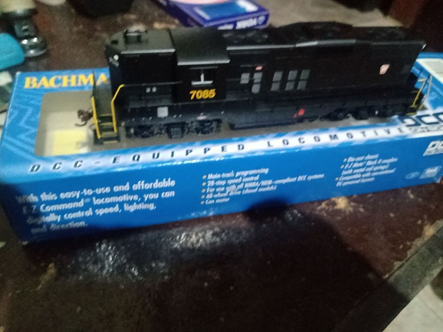 Locomotiva Bachmann ho gp9 