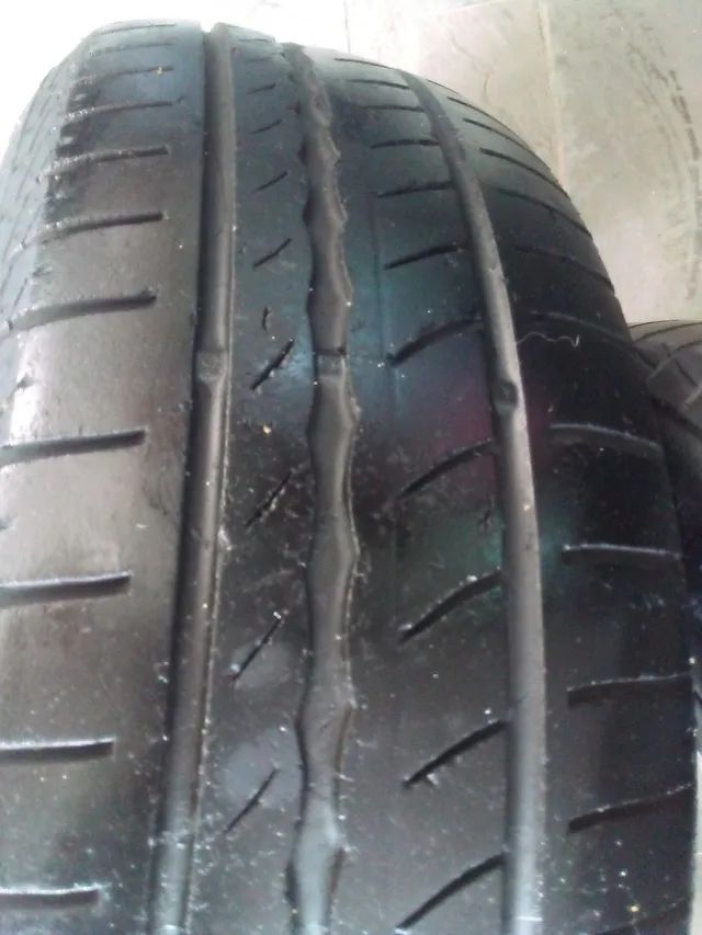2 pneus pirelli 175/65/14  - Foto 2