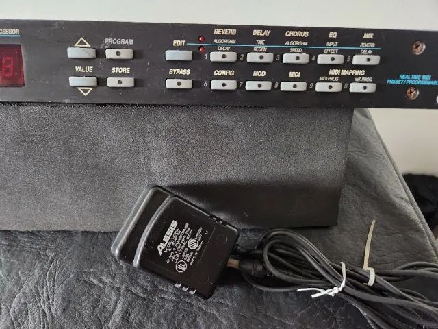 配信機器・PA機器・レコーディング機器 Alesis Midiverb 3 Alesis Midiverb III Processador De Efeito - Instrumentos musicais