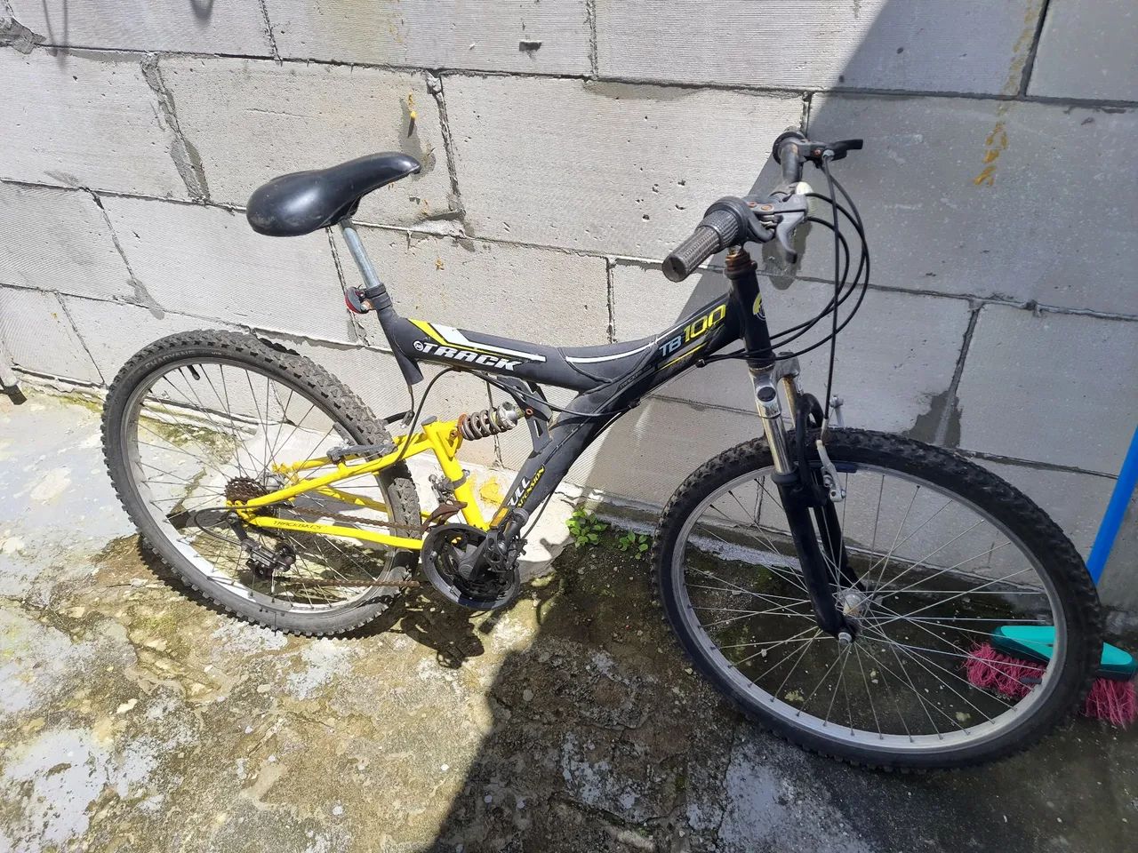 Bicicleta aro 26 com amortecedor (ACEITO OFERTAS)