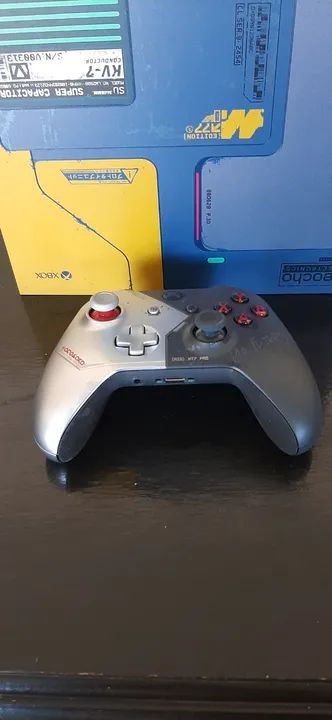 Xbox one x edição cyberpunk ( sem caixa)