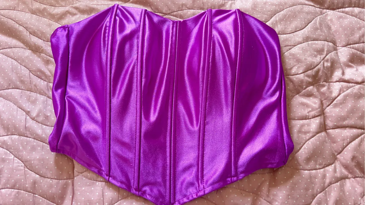 Corset roxo de cetim