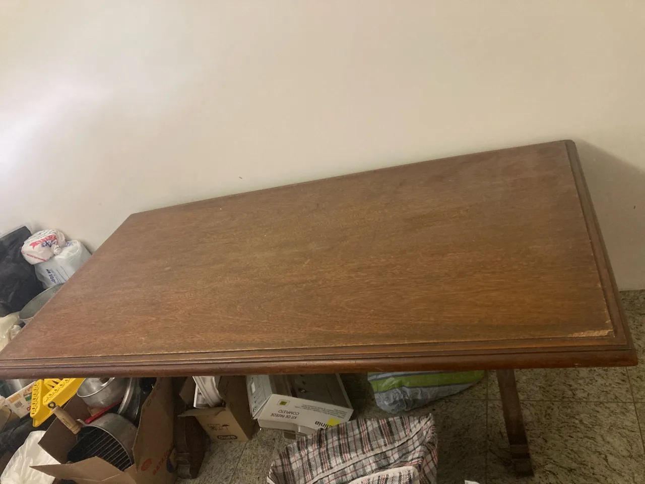 Mesa em madeira maciça