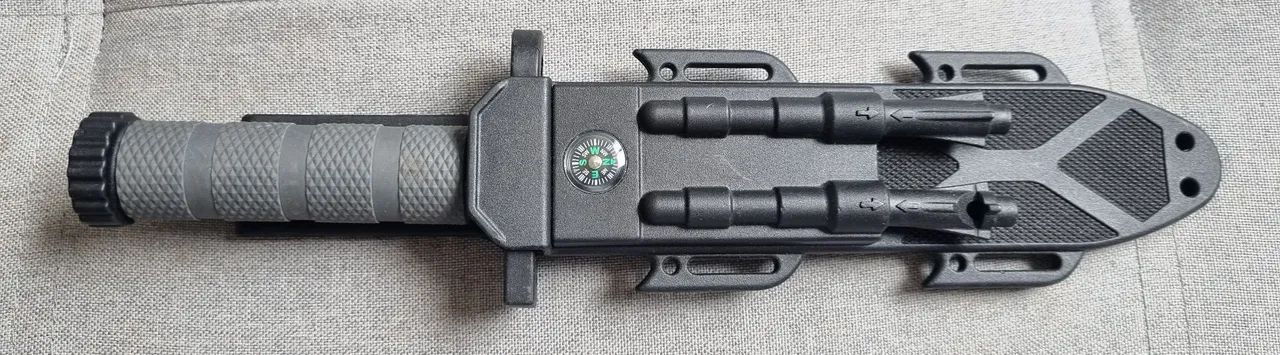 Faça facão tático para acampamentos, pesca e trilhas.