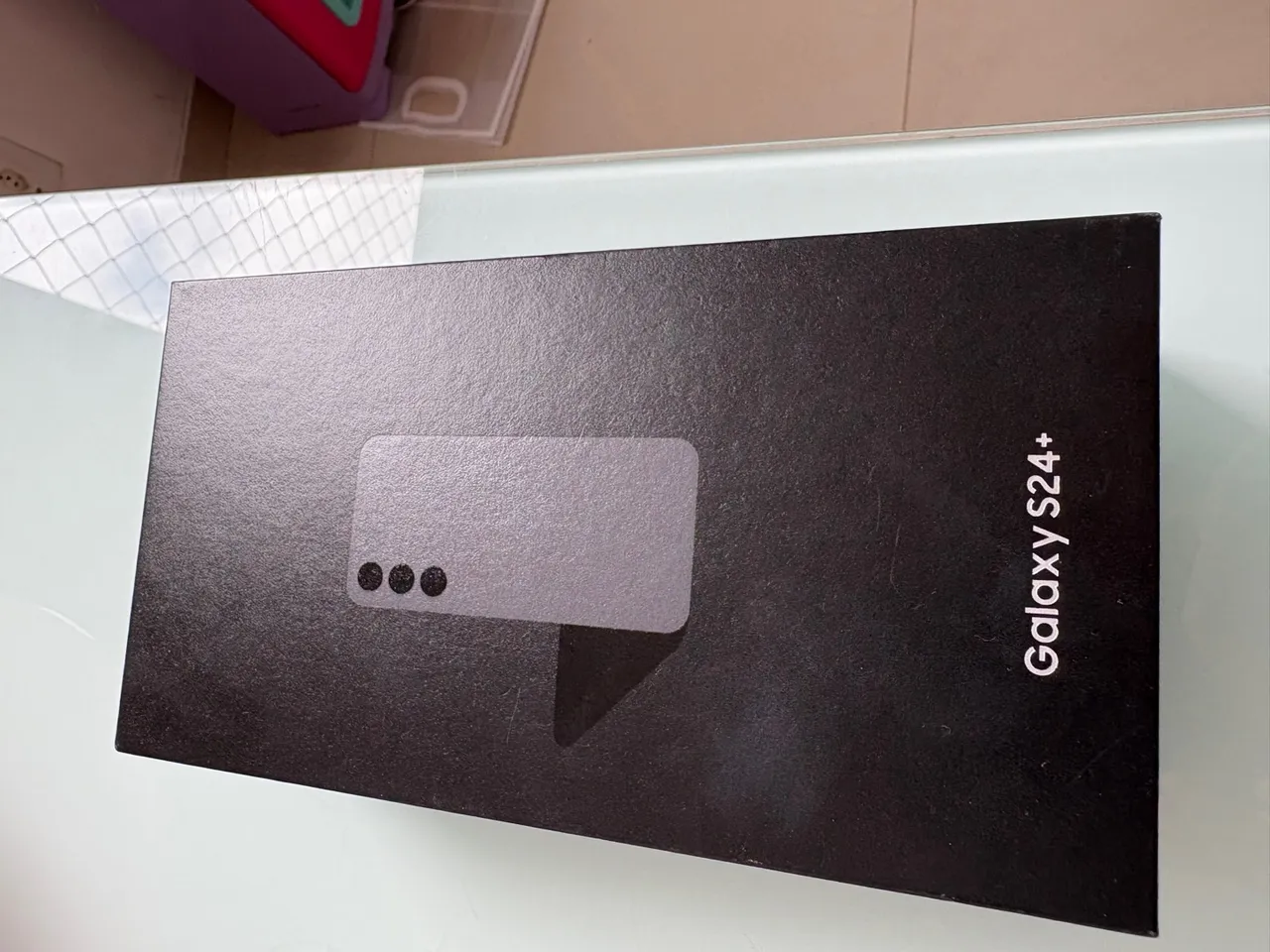 Smartphone Samsung Galaxy S24+ com design moderno e recursos avançados.
