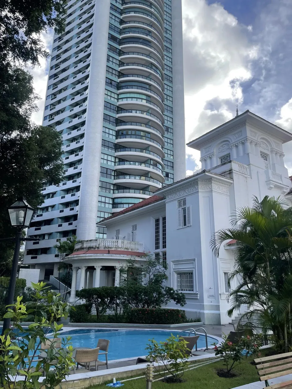 Apartamento para aluguel tem 215 metros quadrados com 4 quartos em Espinheiro - Recife - P