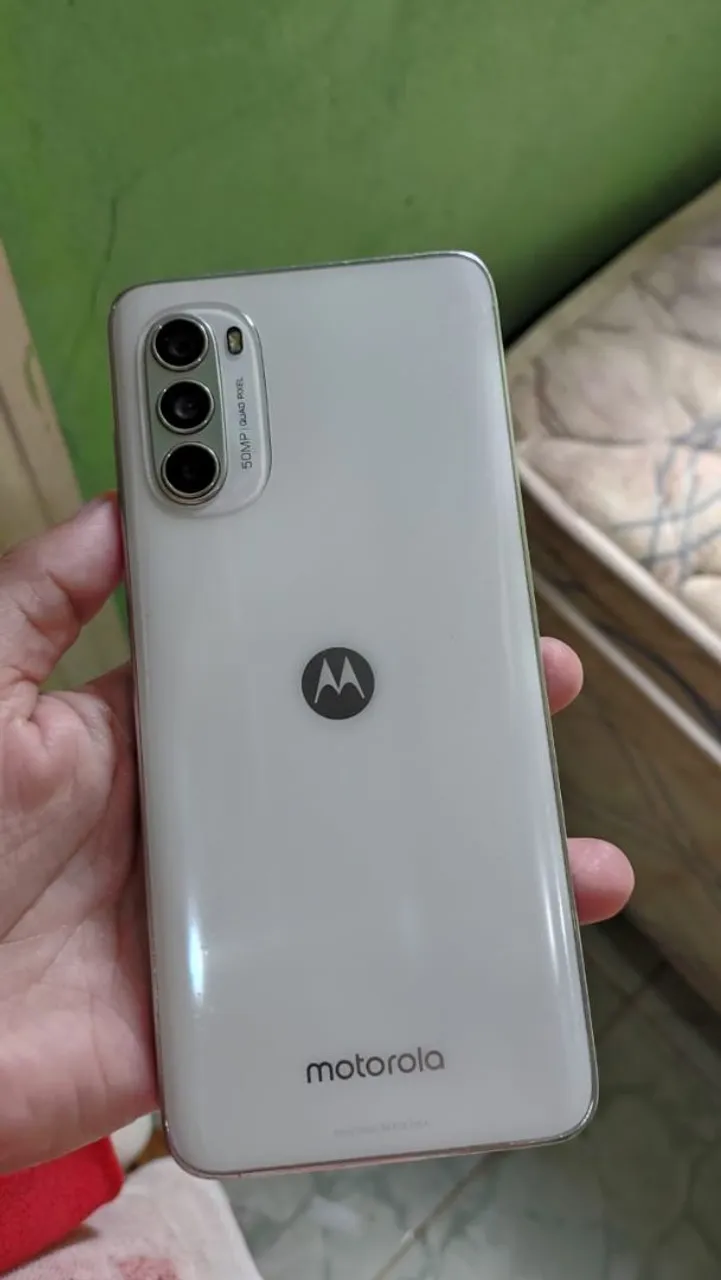 Vendo Motorola G52 tenho a nota fiscal. Único dono sem nenhum defeito.