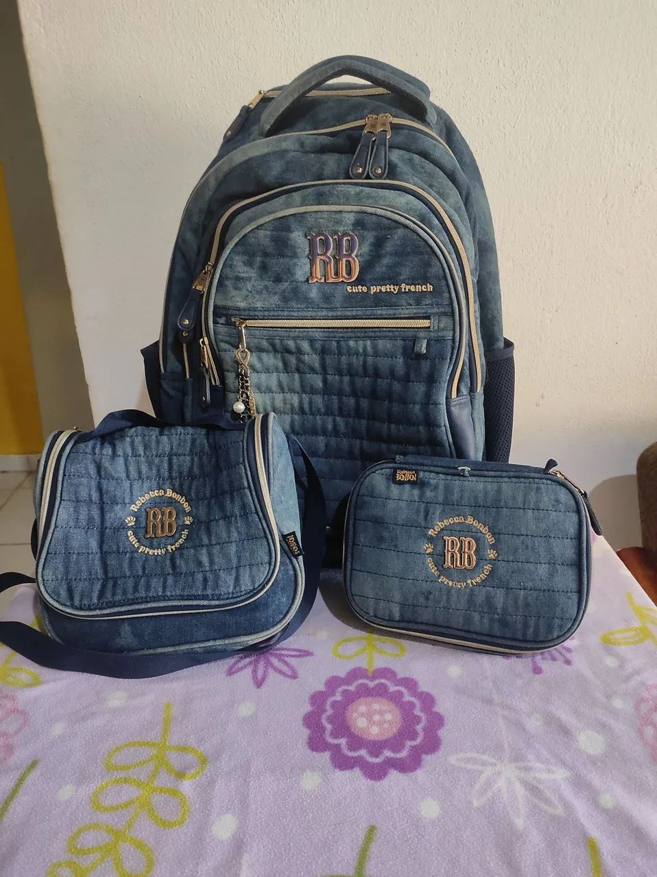 Bolsa Rebecca Bombon em ótimo estado,poucas marcas de uso 