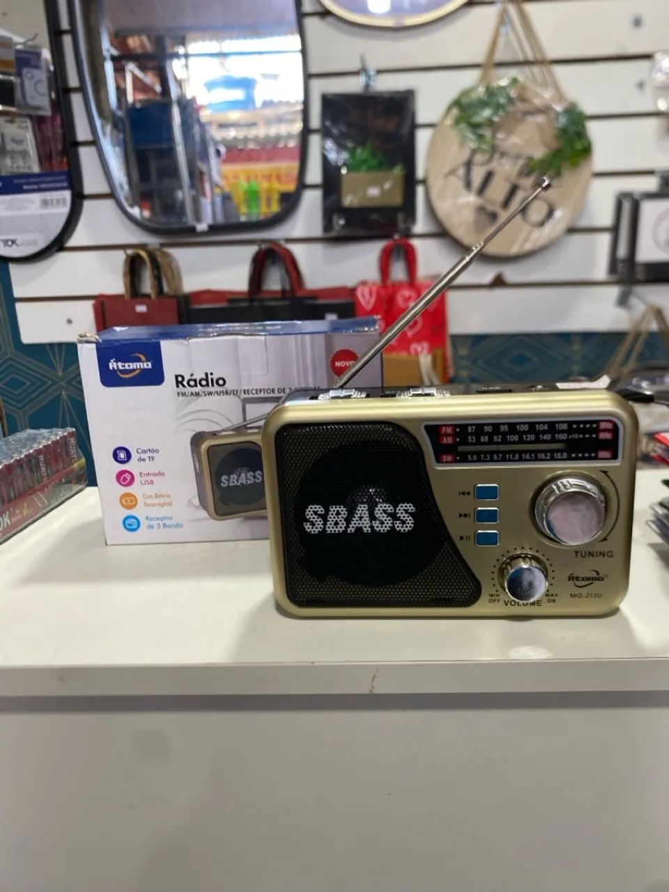 rádio FM/am com lanterna , rádio Bluetooth e pendrive 