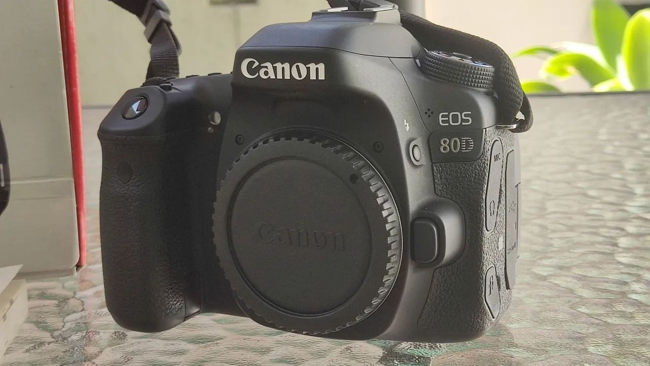 Canon EOS 80D - Câmera DSLR Profissional