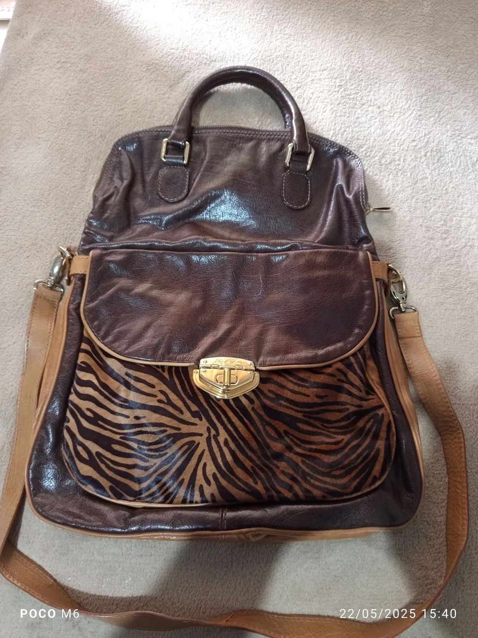 Bolsa de Couro com Detalhes Animal Print - Foto 6