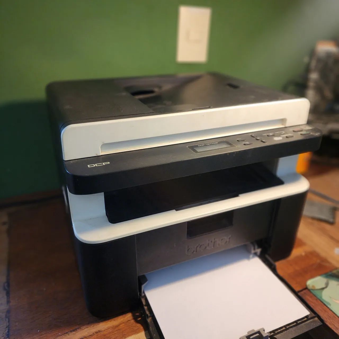 Impressora Brother DCP-1617NW - Multifuncional Laser Monocromática (Wi-Fi, USB e Rede)