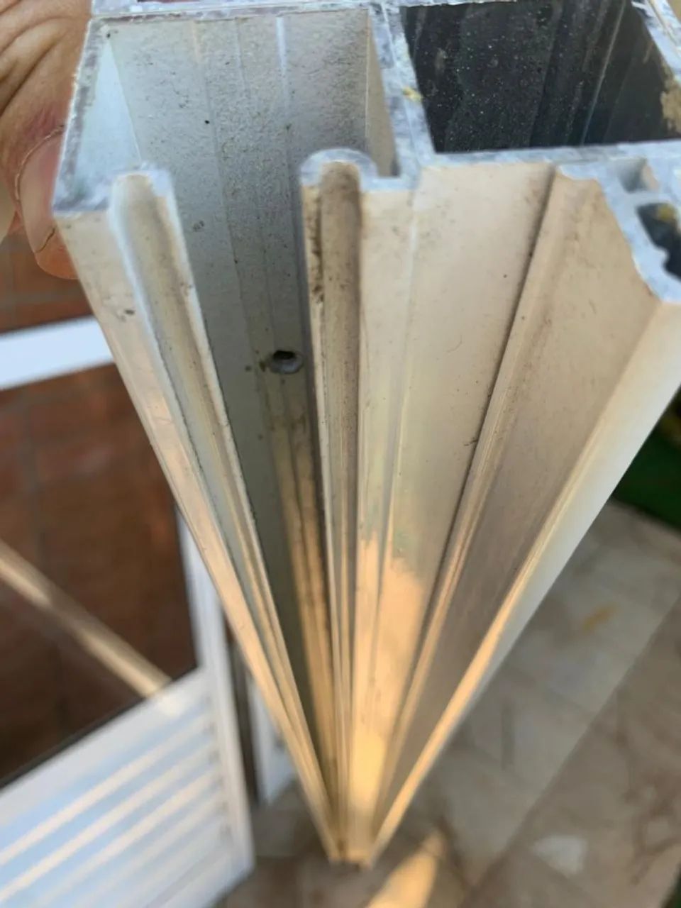 Porta Balcão Branca de 2 Folhas De Vidro (folha: 2,10m X 0,84m) - Foto 5